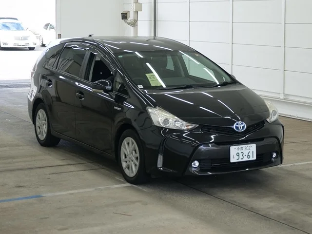 Toyota Prius Alpha 2015