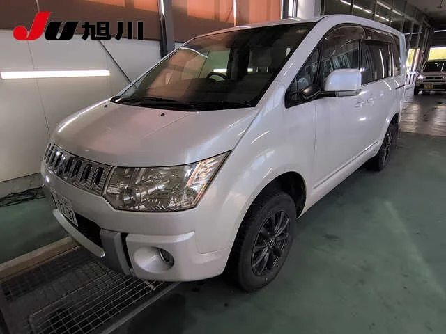 Mitsubishi Delica D:5 2010