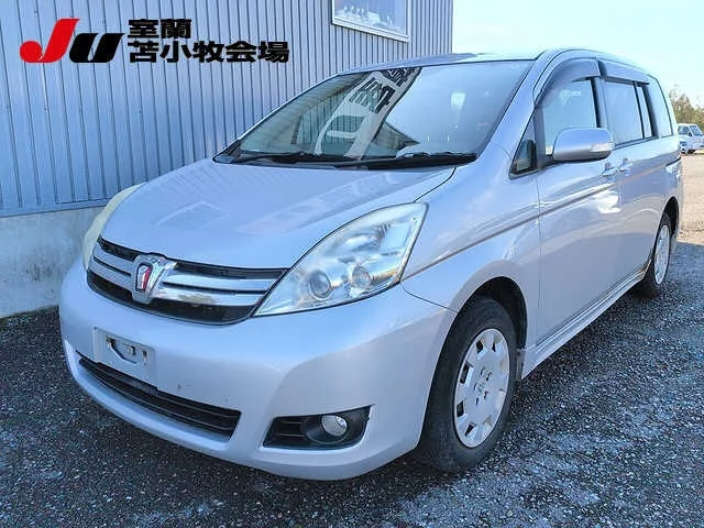 Toyota Isis 2011
