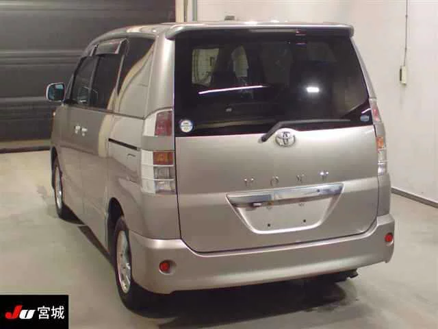Toyota Voxy 2004