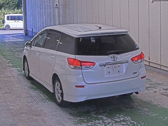 Toyota Wish  с аукциона в Японии