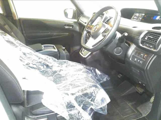 Nissan Serena  с аукциона в Японии