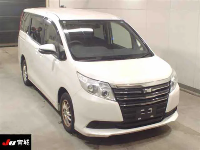 Toyota Noah 2015