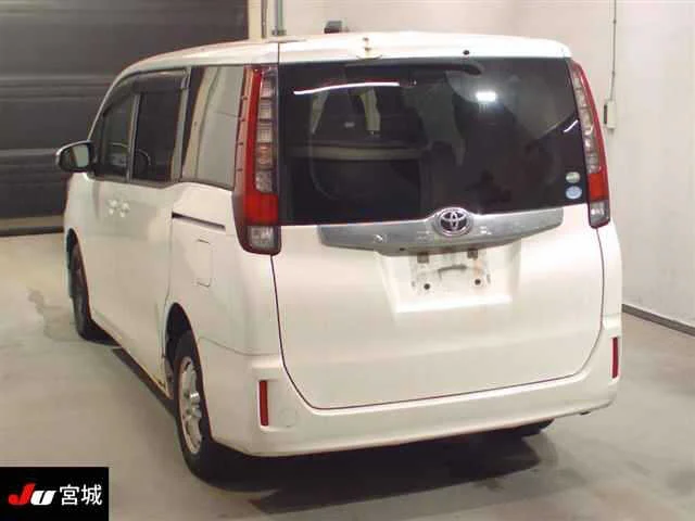 Toyota Noah  с аукциона в Японии