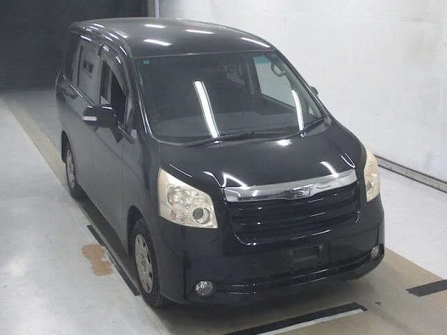 Toyota Noah 2007