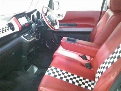 HONDA N BOX SLASH