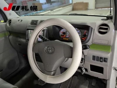Toyota Pixis Space