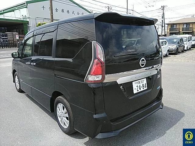 Nissan Serena  с аукциона в Японии
