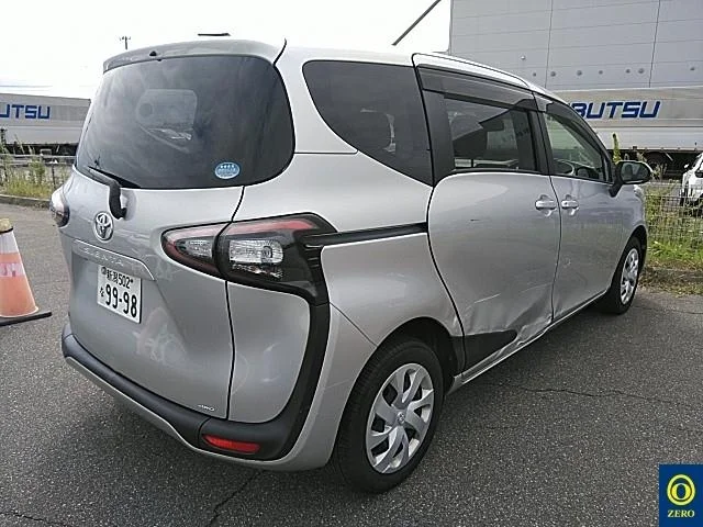 Toyota Sienta  с аукциона в Японии