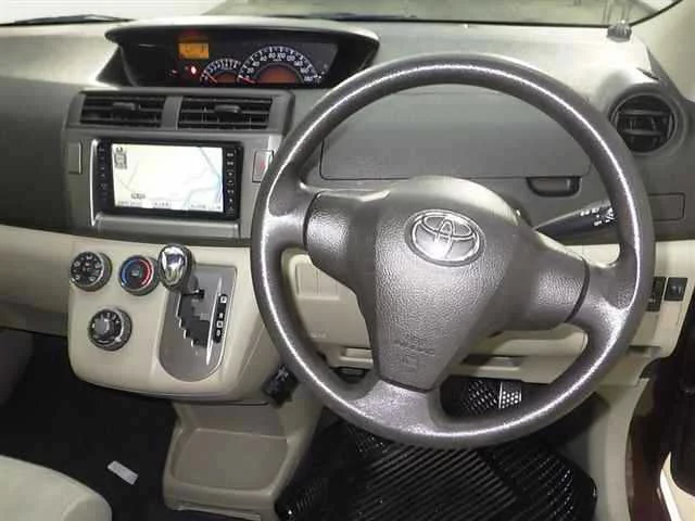 Toyota Passo Sette 2009