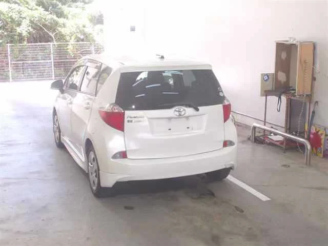Toyota Ractis 2011
