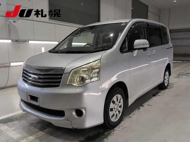 Toyota Voxy 2011