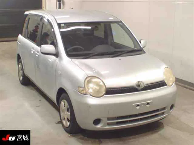 Toyota Sienta 2005