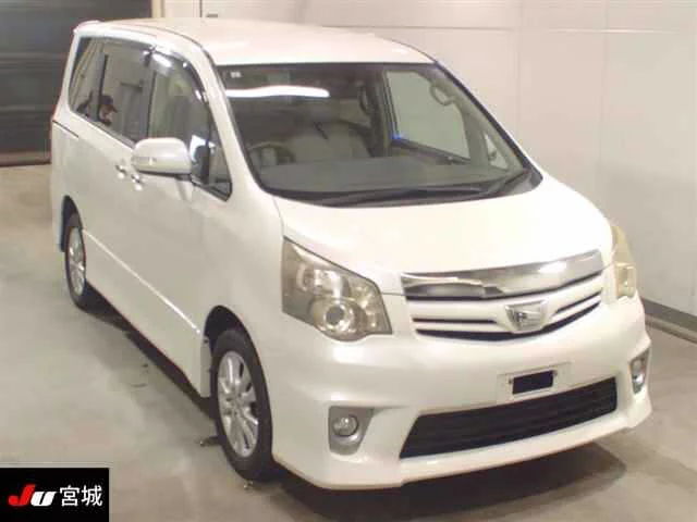 Toyota Noah 2011
