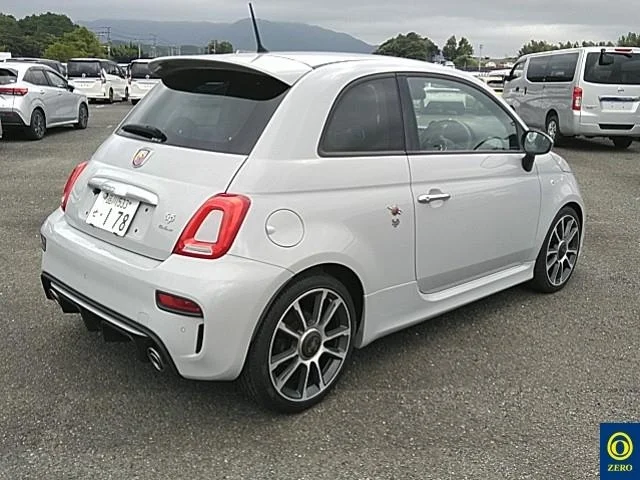 Abarth 695  с аукциона в Японии