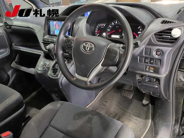 Toyota Noah  с аукциона в Японии