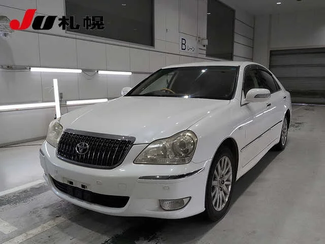 Toyota CROWN MAJESTA  с аукциона в Японии