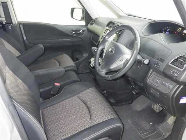 Nissan Serena  с аукциона в Японии