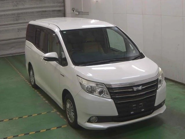 Toyota Noah 2014