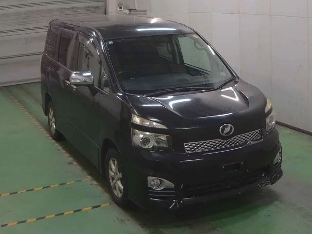 Toyota Voxy 2011