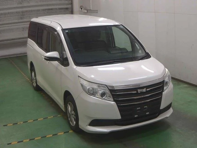 Toyota Noah 2015