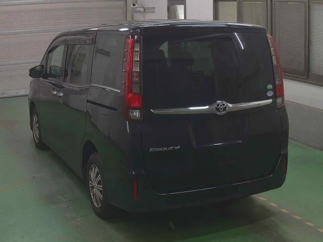 Toyota Esquire  с аукциона в Японии