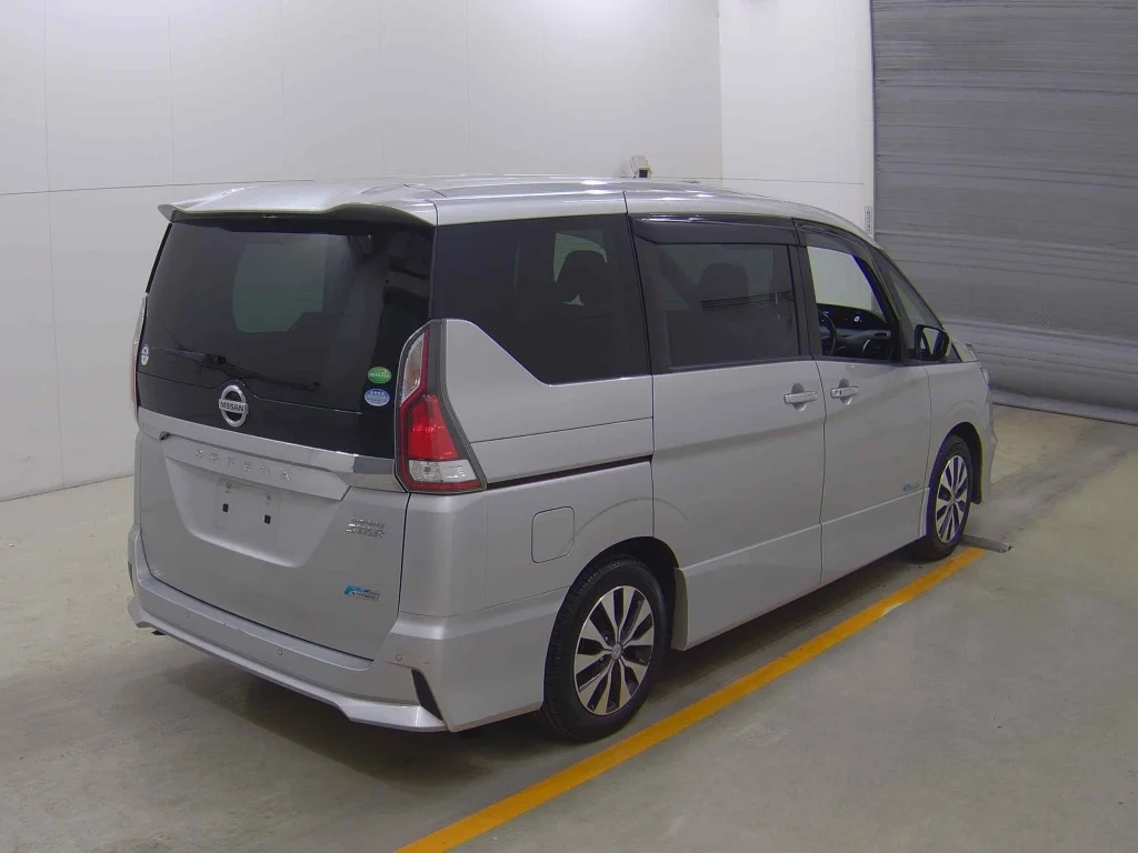 Nissan Serena  с аукциона в Японии