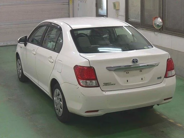 Toyota Corolla Axio  с аукциона в Японии