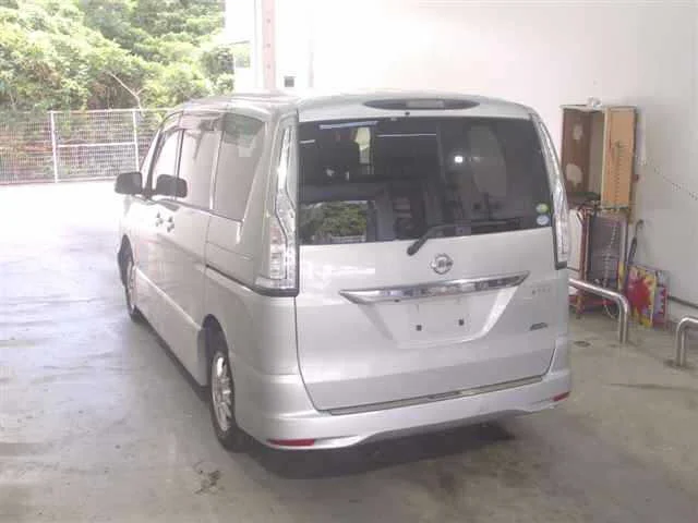 Nissan Serena  с аукциона в Японии