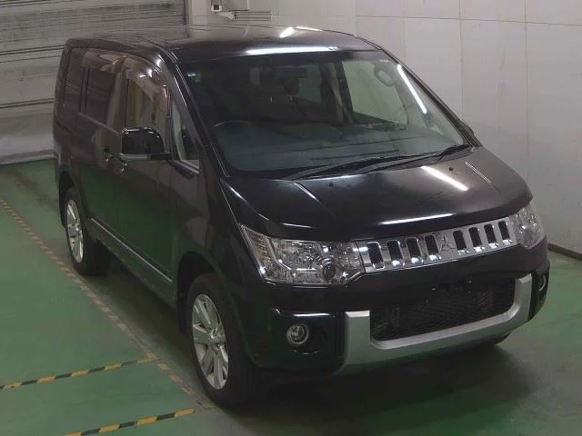 Mitsubishi Delica D:5 2015