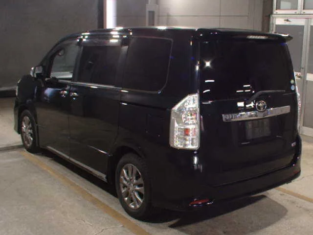 Toyota Voxy 2012