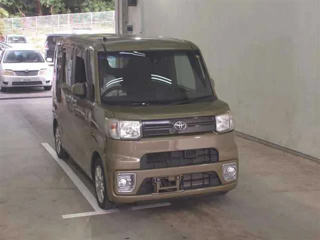 Toyota Pixis Mega 2016