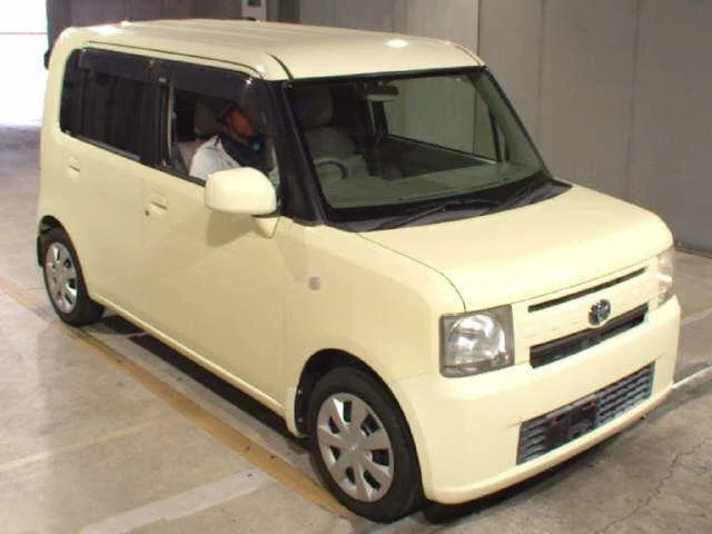 Toyota Pixis Space 2013