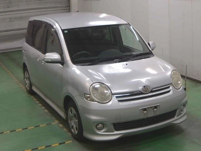 Toyota Sienta 2006