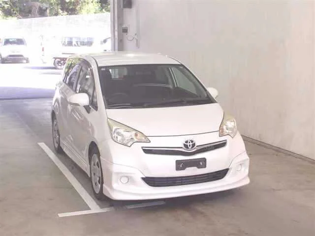 Toyota Ractis 2011