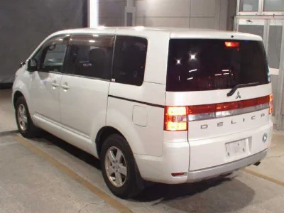 Mitsubishi Delica D:5