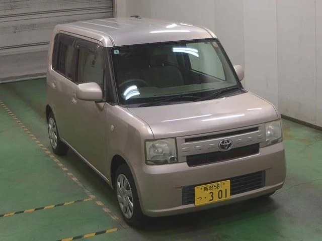 Toyota Pixis Space 2012