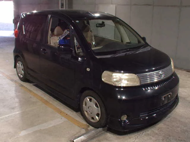 Toyota Porte 2005