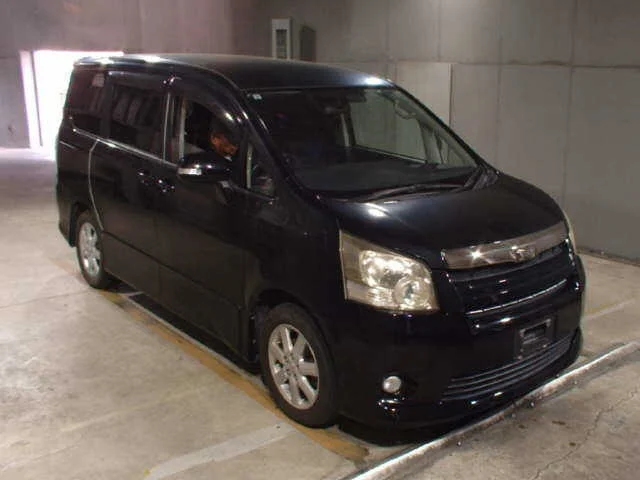 Toyota Noah 2007