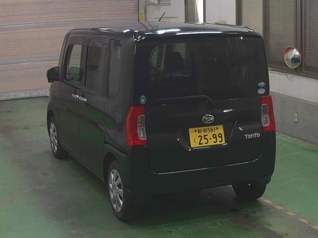 Daihatsu Tanto 2016