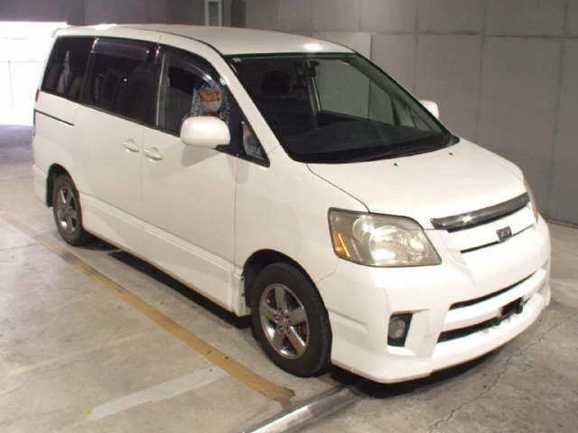 Toyota Voxy 2005