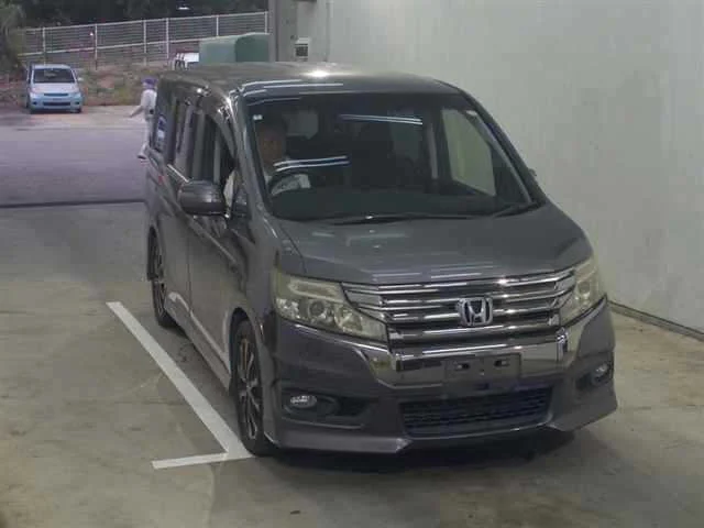 Honda Stepwgn 2014