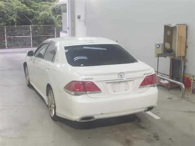 Toyota Crown  с аукциона в Японии