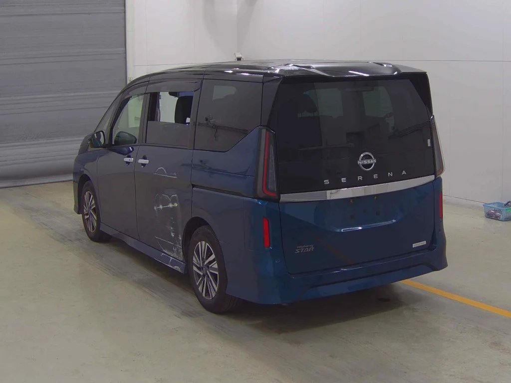 Nissan Serena  с аукциона в Японии