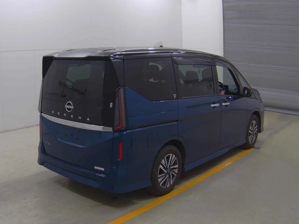 Nissan Serena  с аукциона в Японии