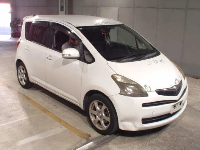 Toyota Ractis 2006