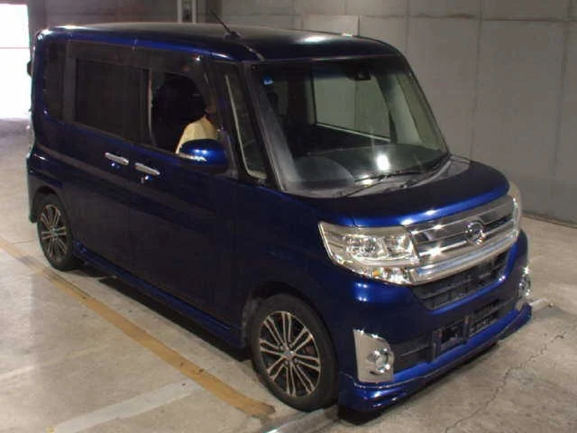 Daihatsu Tanto 2015