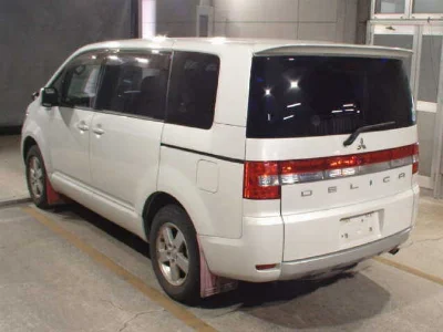 Mitsubishi Delica D:5