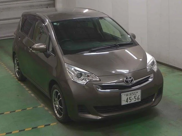 Toyota Ractis 2015
