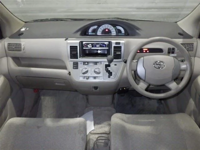 Toyota Raum  с аукциона в Японии